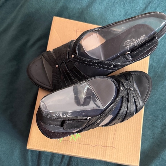 Elegant Black Leather Heels - Picture 3 of 13